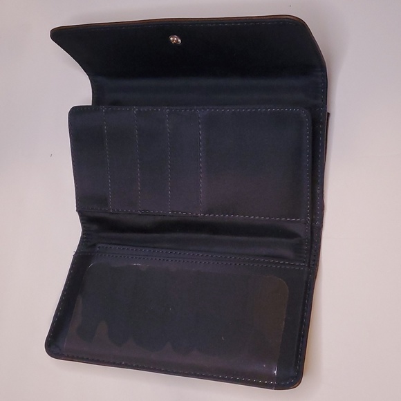 Tommy Hilfiger Checkbook/Wallet - Picture 6 of 8
